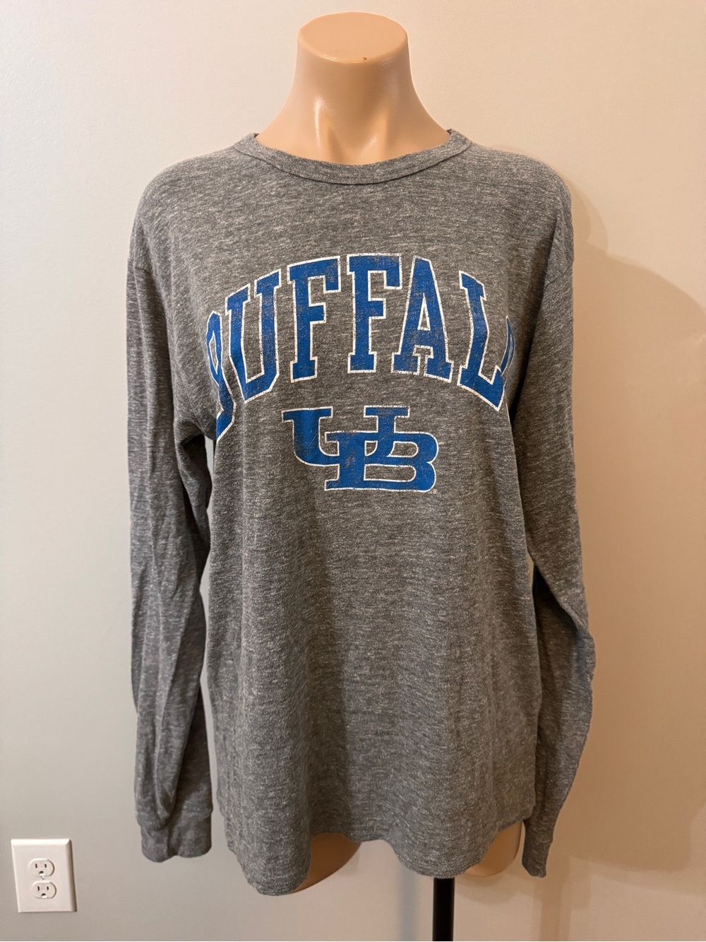League Buffalo NY UB Gray Long Sleeve T-shirt Classic Fit Medium New York